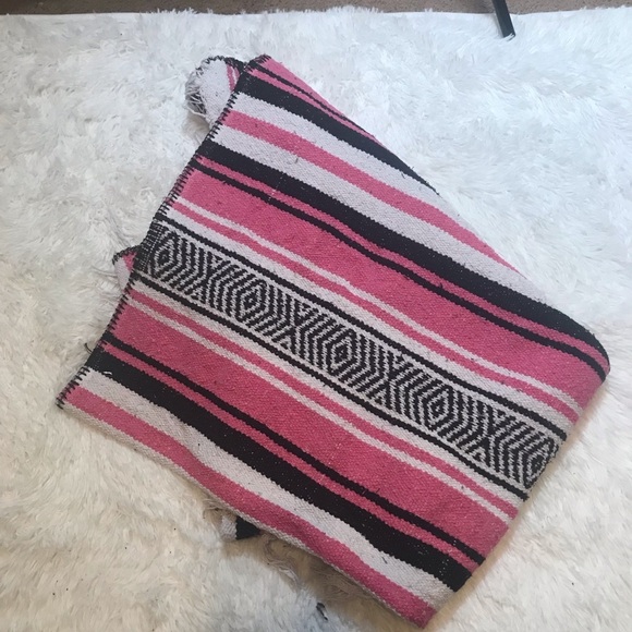 Mexican Falsa Blanket Throw Rug by BlackCanyon Outfitters - Picture 7 of 9